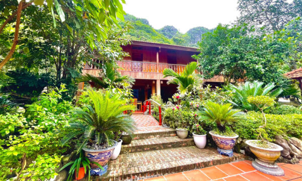 An old house in Viet Hai Village.