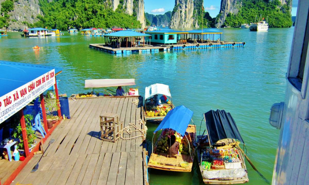 Overview of Ba Hang Fishing Village in Halong Bay.
