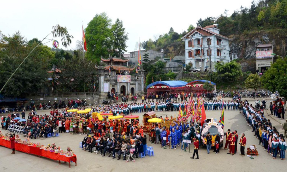 Bac Ha Pagoda festival.