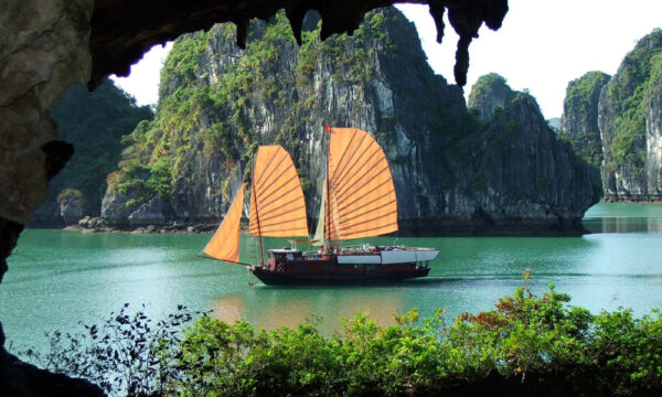 Cruise from the gate of Trong and Trinh Nu Caves.