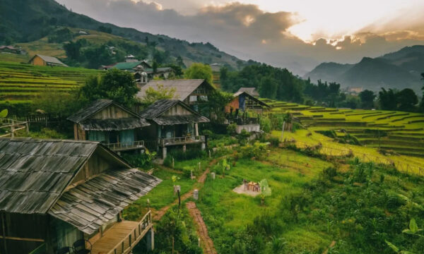 Houses in Ban Ho besides the rice terraces.