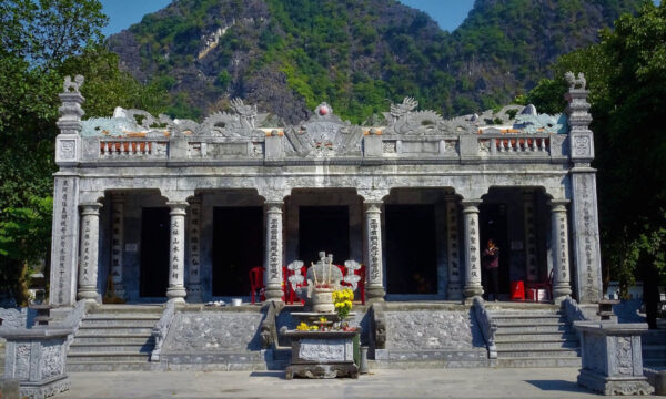 Thai Vi Temple close up.