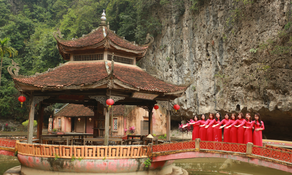 Co Vien Lau in Tam Coc, Ninh Binh.