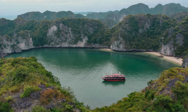 A cruise sailing to Ba Trai Dao Beach.