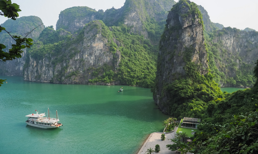 A cruise sailing towards Surprising Cave.