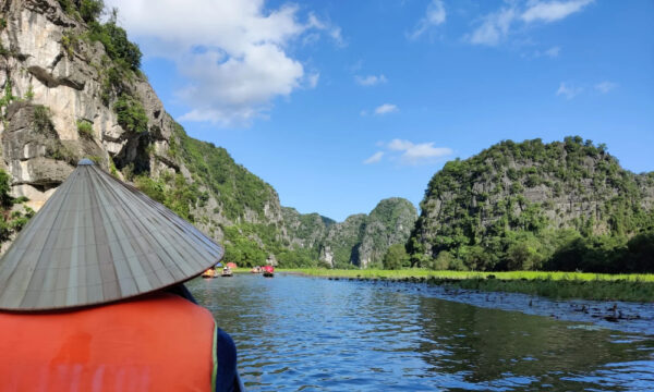 Enjoy nature on a Trang An boat ride.