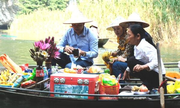 Food vender on a boat in Tam Coc.