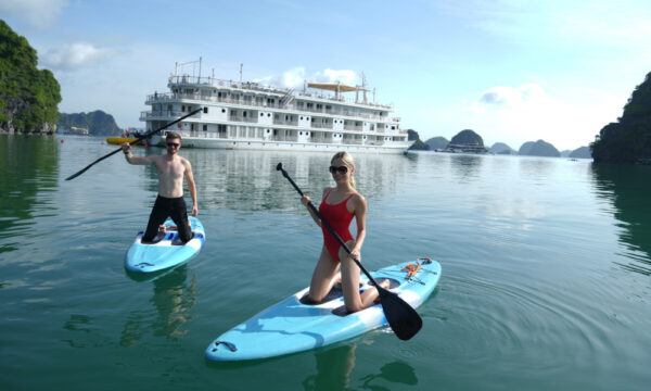 Tourists sup kayak in Frog Lagoon.