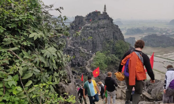 Guests climbing at Mua Caves.