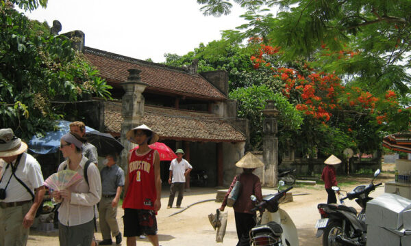 Hoa Lu Ancient Capital Old house visit with Ninh Binh guests.