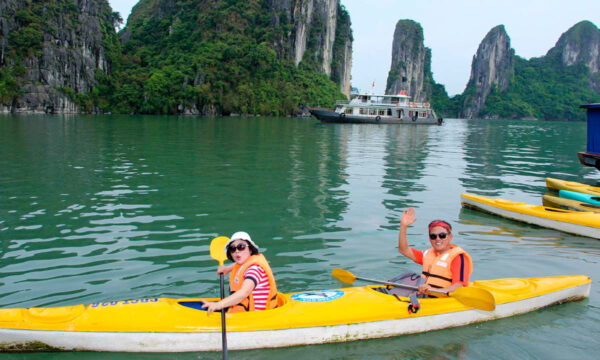 A couple kayaking in Ba Hang Fishing Village area.