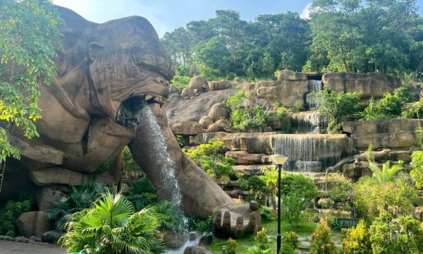 King Kong statue in Tuan Chau Park.