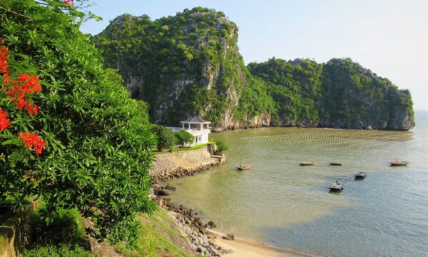Seascape of Cat Ba Island.