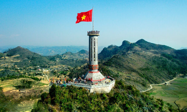Overview of Lung Cu Flagpole.