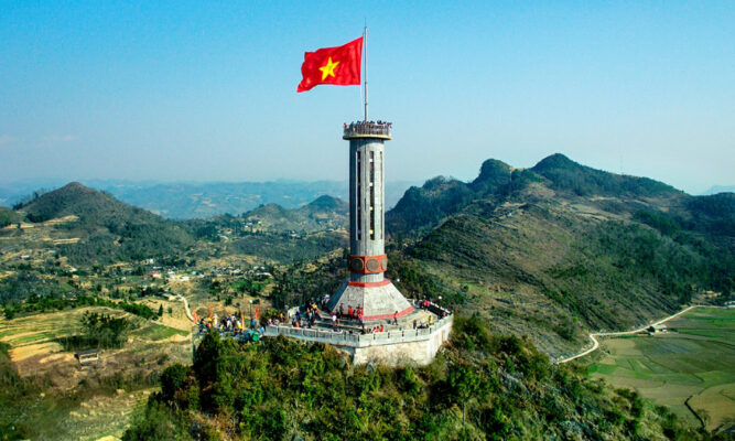 Overview of Lung Cu Flagpole.
