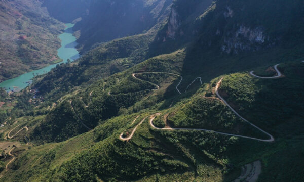 Ma Pi Leng Pass to Nho Que River.