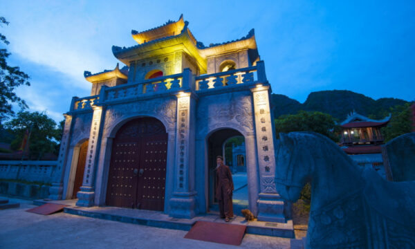 Thai Vi Temple at night.