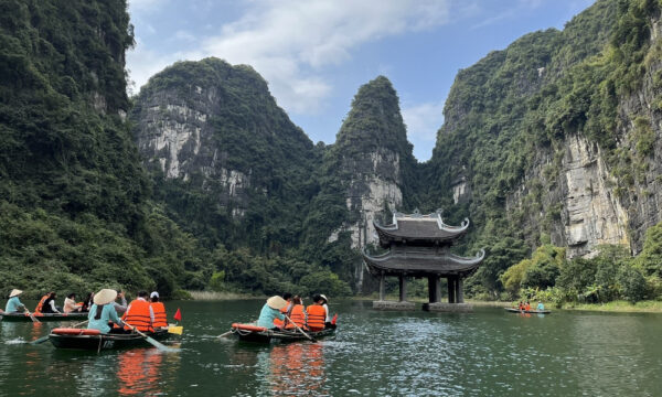 Ninh Binh guests visiting Trang An.