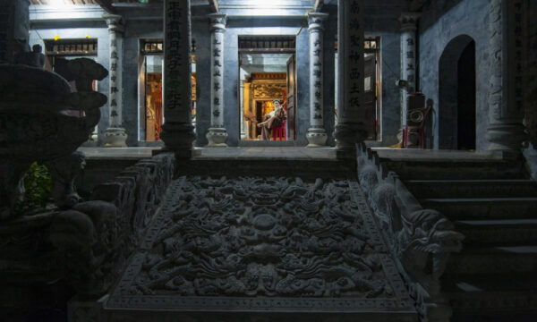 Stone carving in Thai Vi Temple.