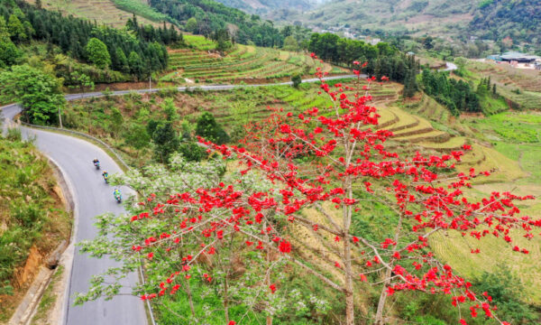 Highway through Yen Minh.