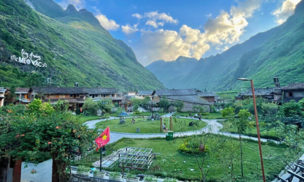 Overview of Meo Vac Town.