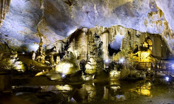Overview of Thien Canh Son Cave.