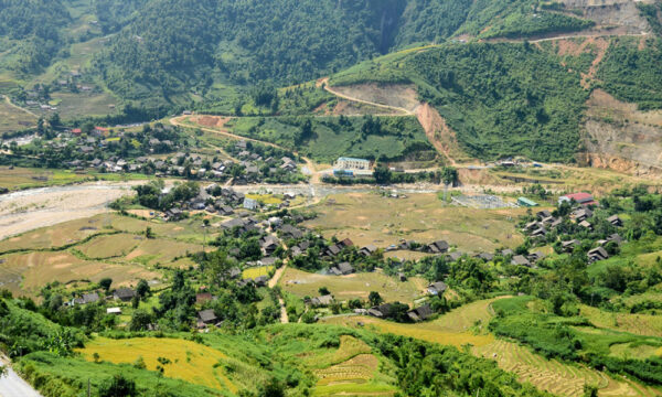 Panorama of Giang Ta Chai Village houses and mountains.