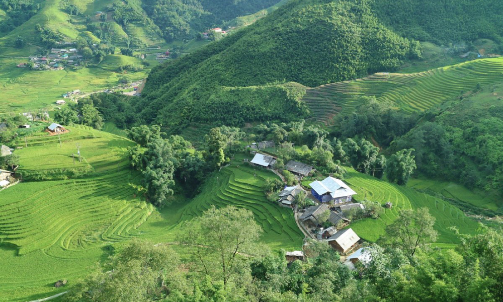 Giang Ta Chai Village houses under the mountains in Sapa.