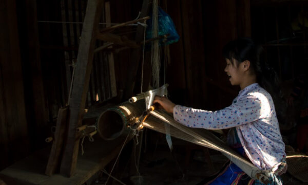 Weaving brocade activity in Quan Ba.