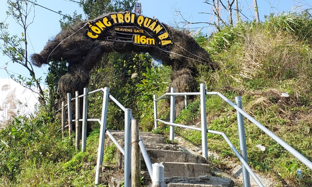 Road to Quan Ba Heaven's Gate.