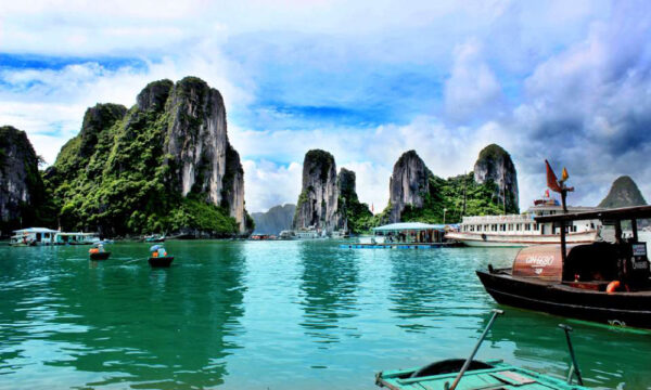 Boat sailing to Ba Hang Fishing Village.