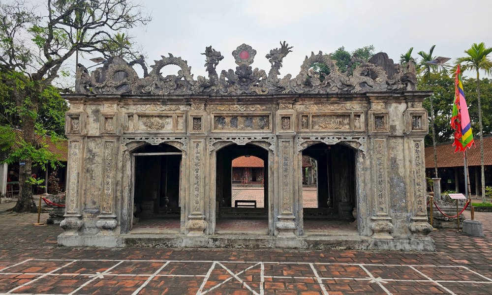 Saint Nguyen Temple.