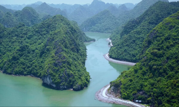 Viet Hai road looking out to the sea.