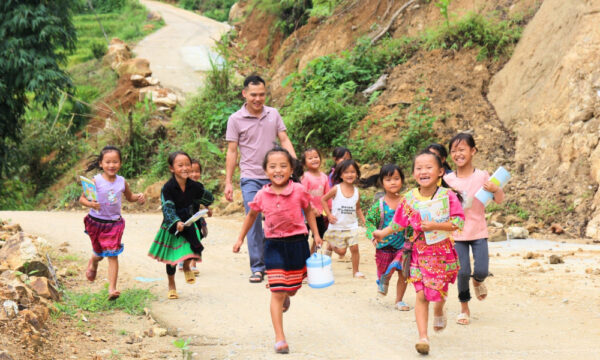 Smiling local kids in Ban Ho.