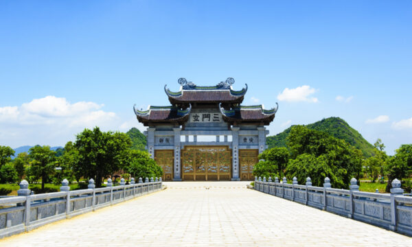 Tam Quan Gate in Bai Dinh Pagoda.
