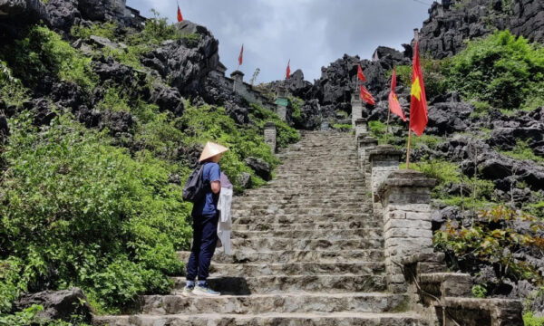 Stone path to Mua Caves.