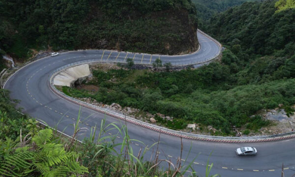 Roads on O Quy Ho Pass.
