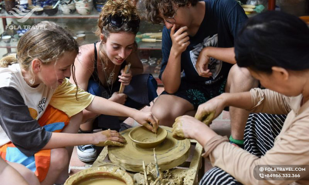 Tourists try pottery making.