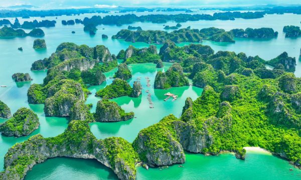 Bai Tu Long Bay panorama.