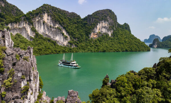 Sunlight Grand Day Cruise sailing in the bay.