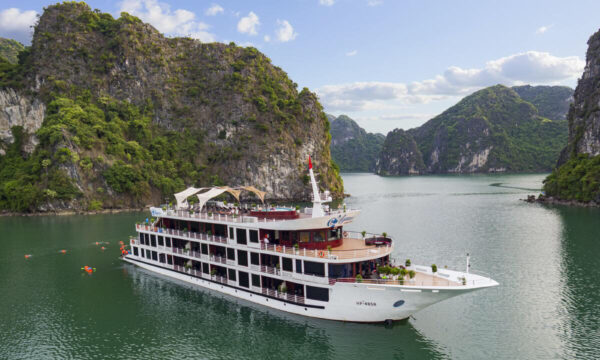 Aspira Cruise in Lan Ha Bay.