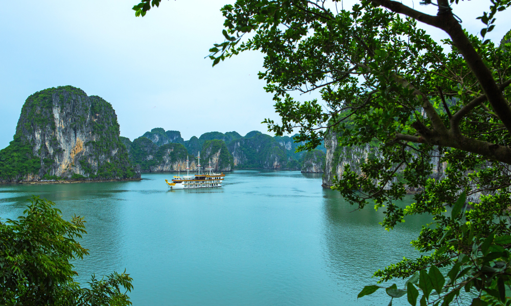 Bai Tu Long bay view from Thien Canh Son Cave.