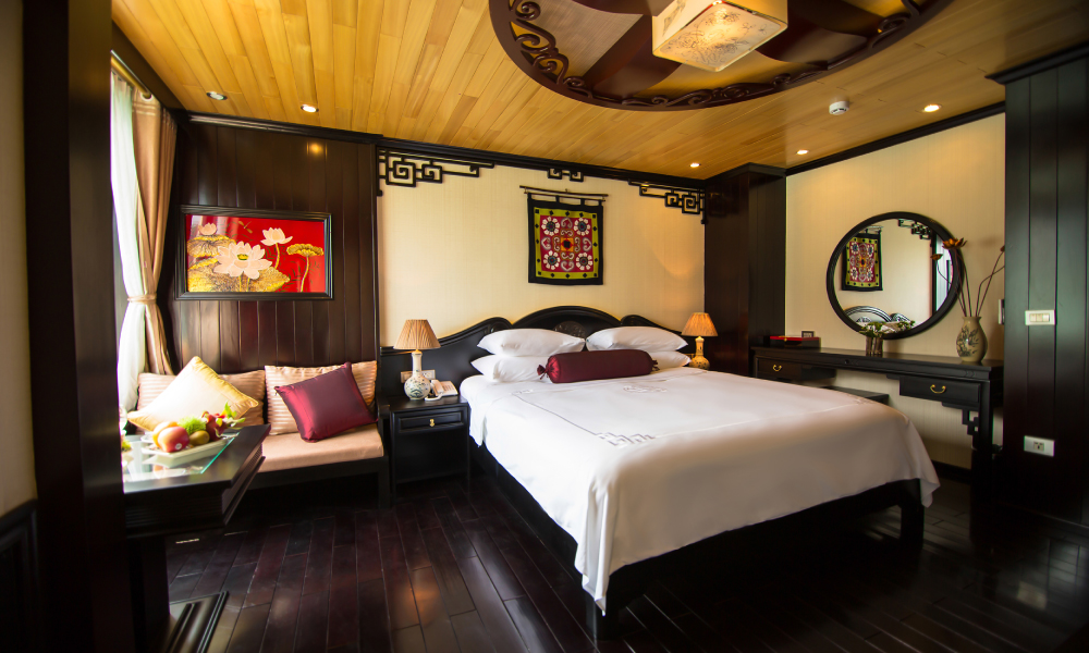 Double bed deluxe room on Dragon Legend Cruise.