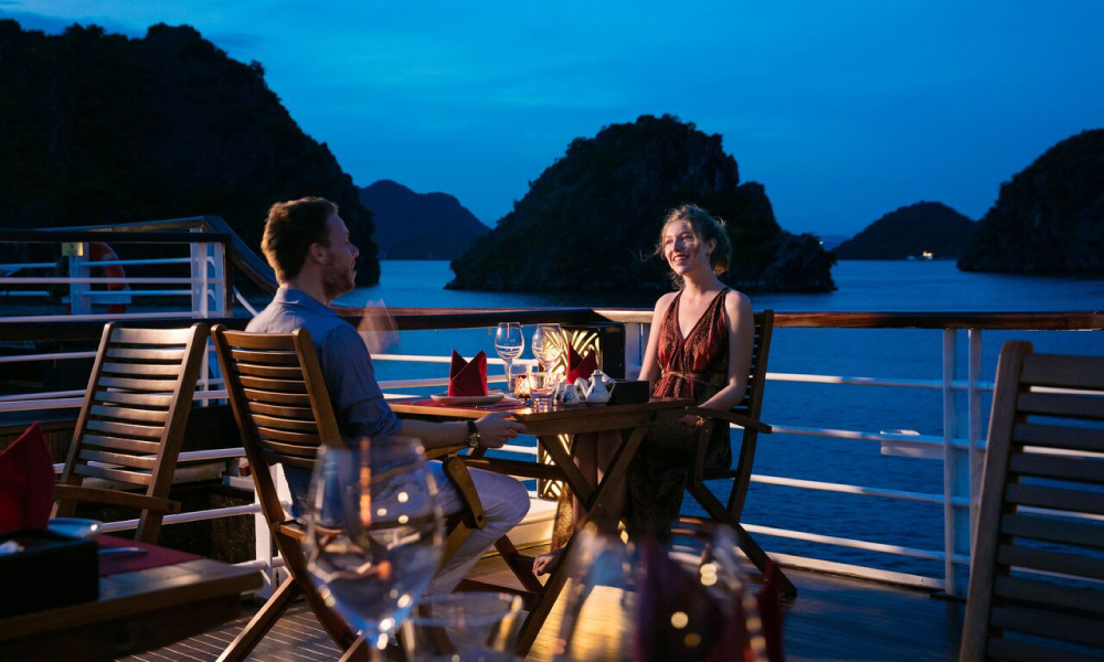 Dining on V'Spirit deck.