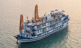 Signature Royal Cruise – Bai Tu Long Bay