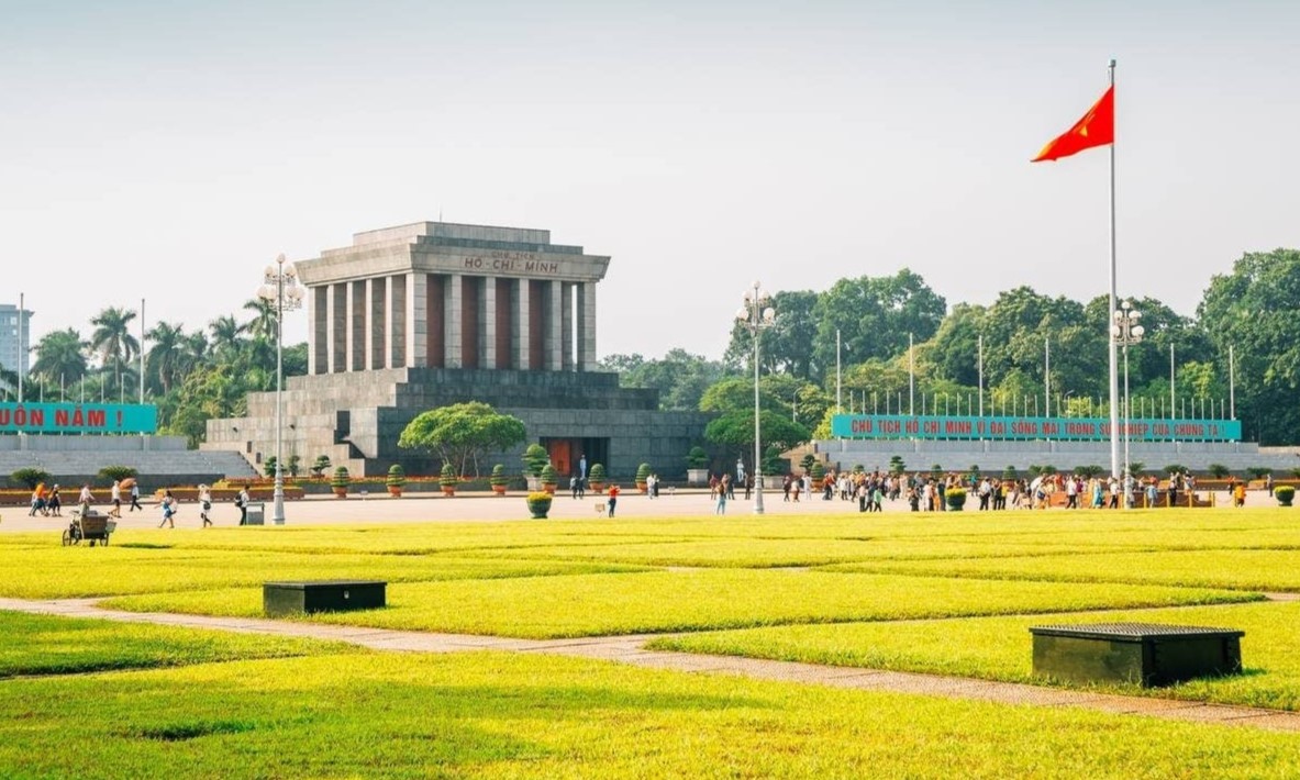 ho chi minh mausoleum and square
